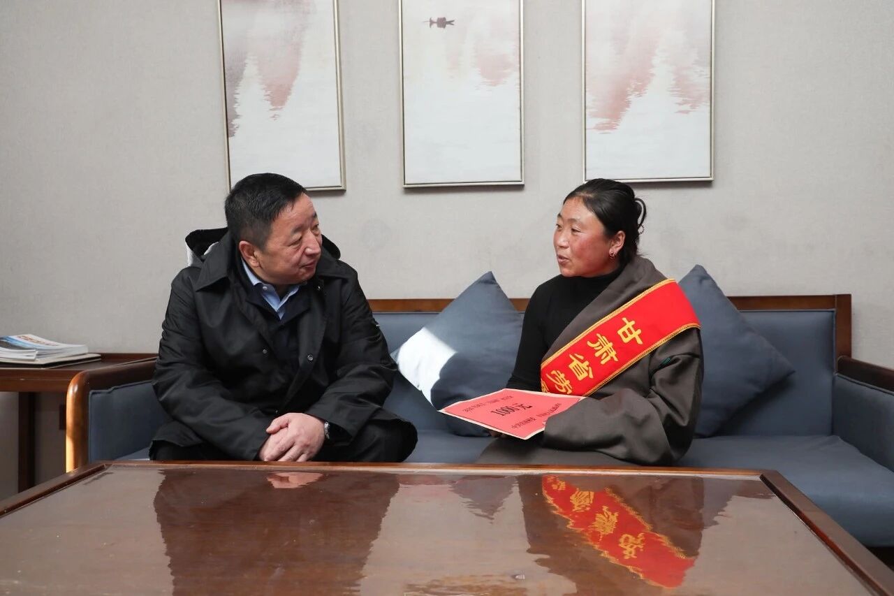 杨武在迭部开展调研并走访慰问时强调 心系群众冷暖安危 守牢民生保障底线 确保人民群众平安祥和过节